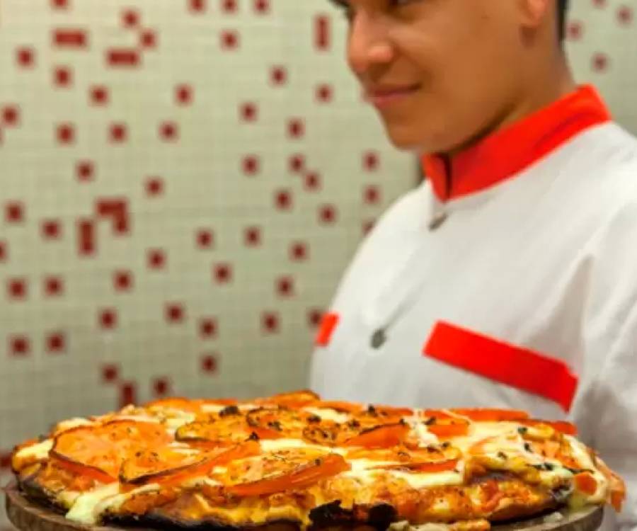 Unas 2500 pizzas por día y 500 porciones de fainá: este clásico de Buenos Aires se renueva y sin perder su mística