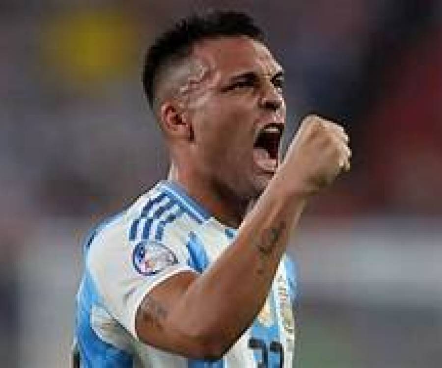 Con dos goles de Lautaro Martínez, Argentina venció a Perú y se clasificó a cuartos de final de la Copa América como líder