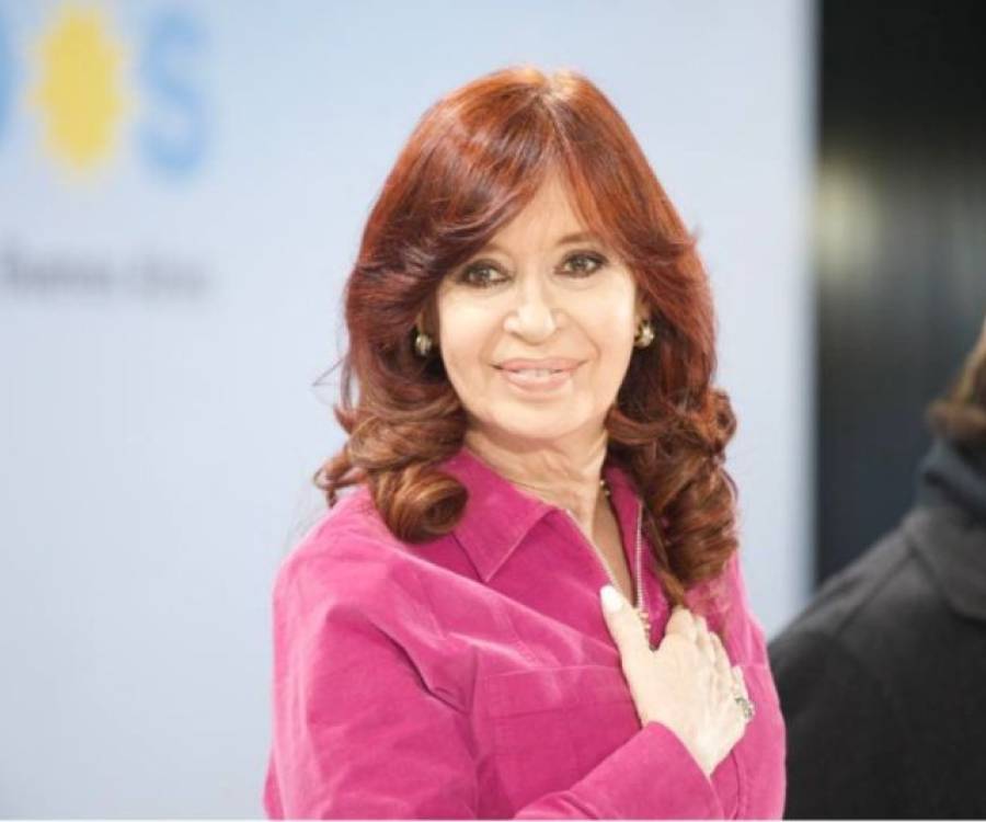 Cristina Kirchner prepara una reunión con los senadores del Frente de Todos para descomprimir internas