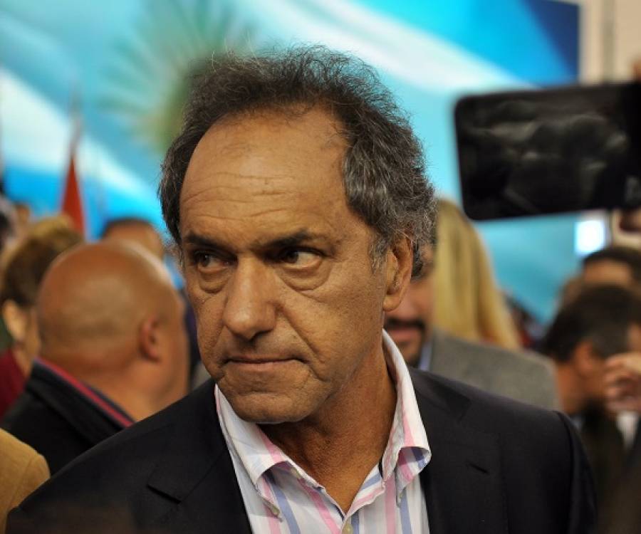 Scioli llega a Catamarca para la inauguración de la Fiesta del Poncho