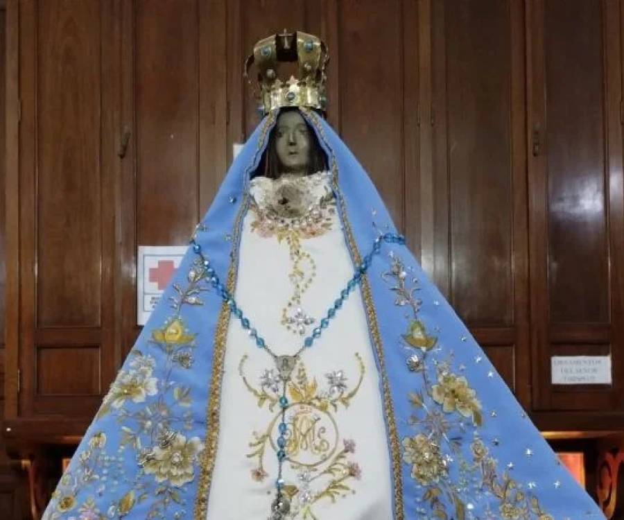La Virgen del Valle con nuevo manto por la Fiesta del Poncho
