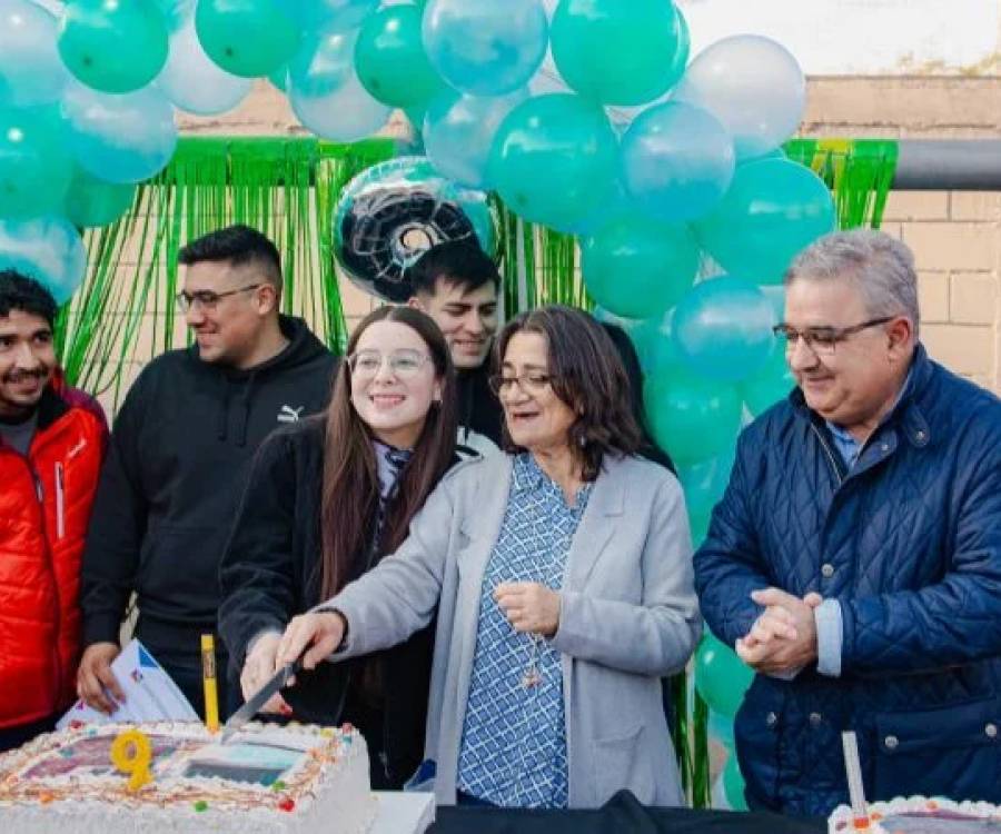 Raúl y Lucía celebraron con los alumnos un nuevo aniversario de la Residencia Universitaria