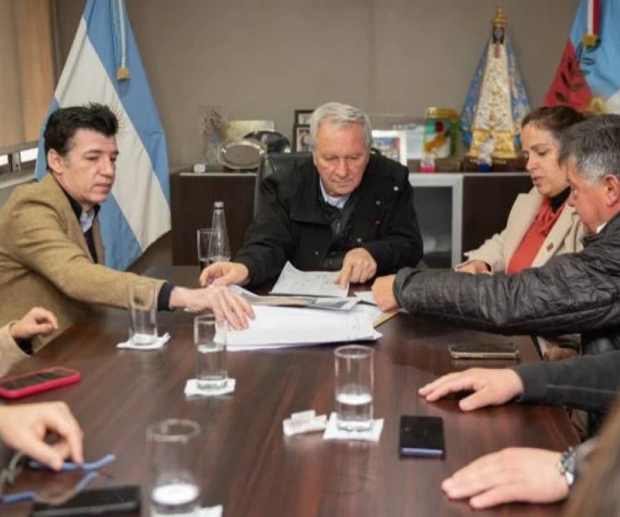 Firman convenio para la adquisición de lotes del plan de viviendas para empleados legislativos