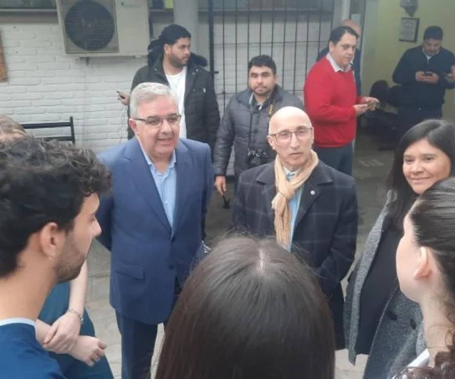 Con la presencia del Gobernador y el ministro de Salud, inició la vacunación contra el dengue