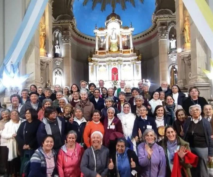 Acción de religiosas y religiosos del NOA en la Catedral