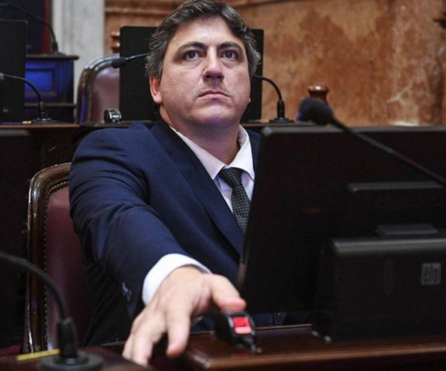 Echaron a Francisco Paoltroni del bloque de senadores de La Libertad Avanza