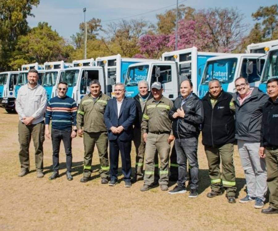 Catamarca refuerza servicios urbanos: ocho nuevos camiones de recolección y riego para la Capital