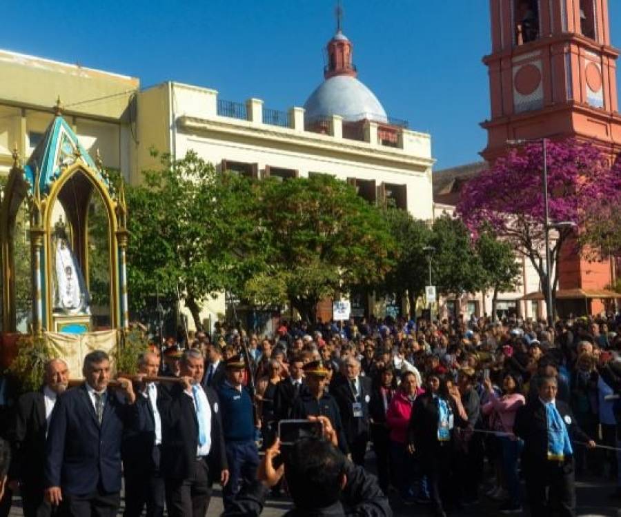 Multitudinaria fiesta de la Virgen a dos décadas del sismo