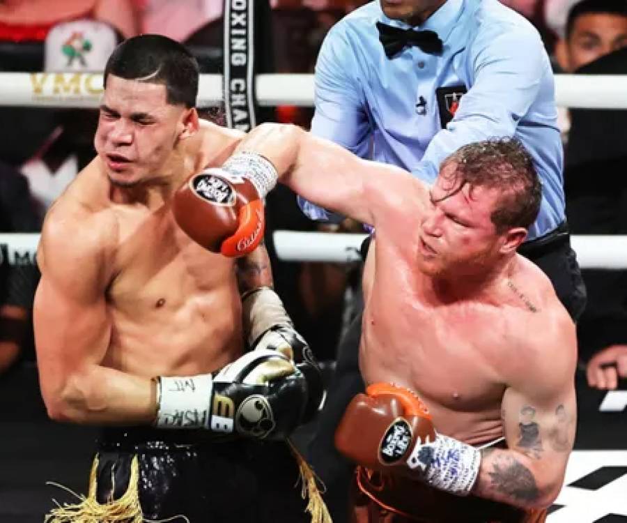 Canelo venció por decisión unánime a Berlanga y mantuvo sus tres títulos mundiales