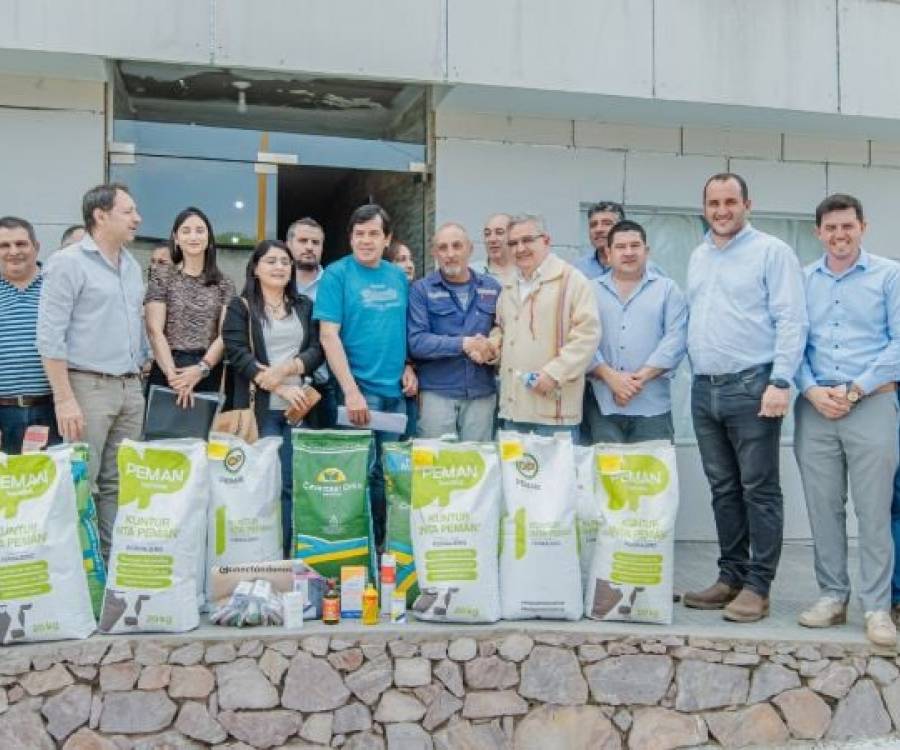 Entrega de maquinaria y apoyo a productores del Este catamarqueño