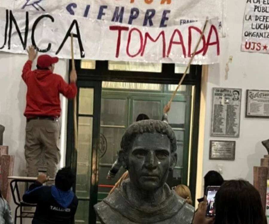 Estudiantes tomaron la Facultad de Humanidades