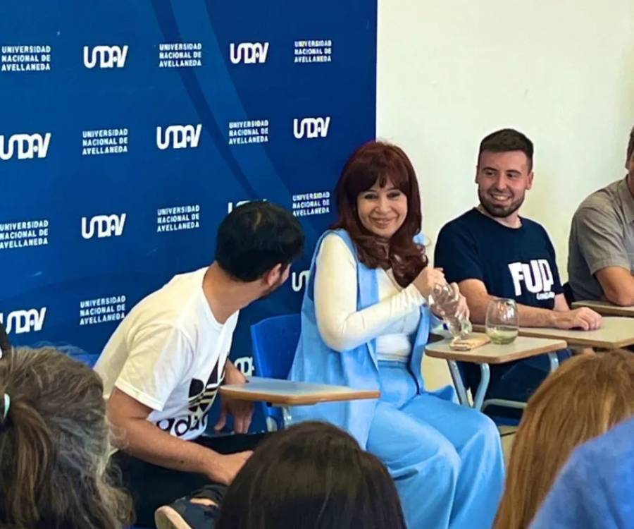 Cristina Kirchner visitó la Universidad de Avellaneda y apoyó el paro de los estudiantes