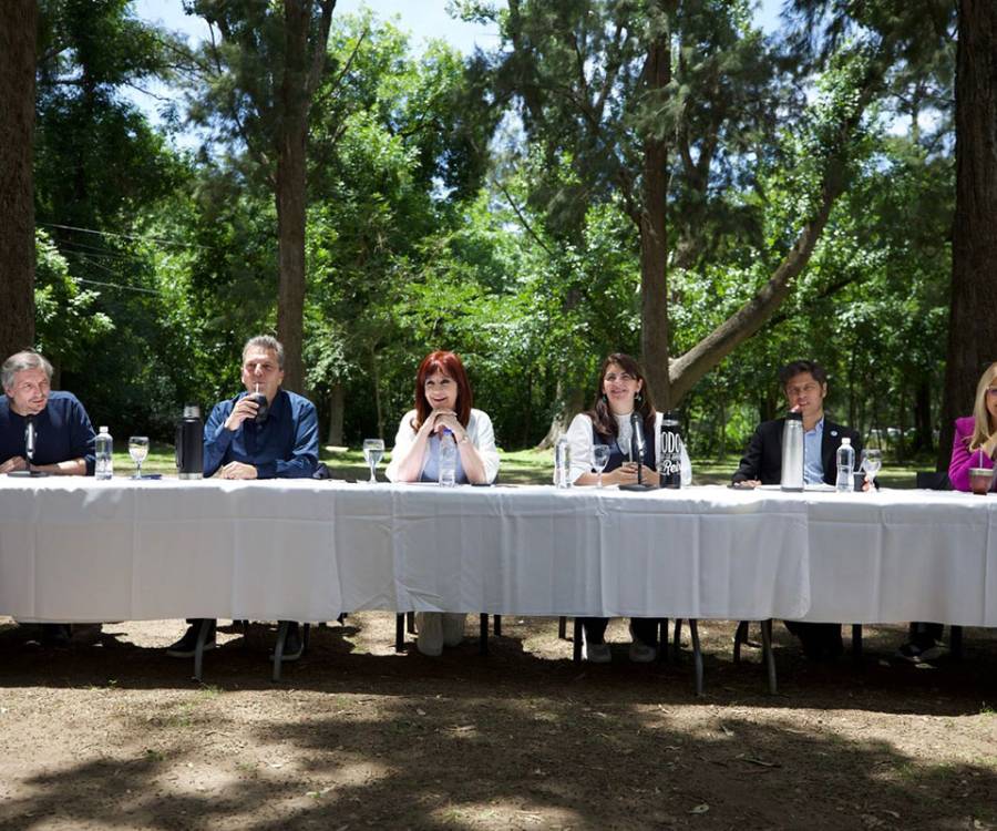 Foto de unidad: Cristina Kirchner, Axel Kicillof y Sergio Massa encabezaron la cumbre del PJ