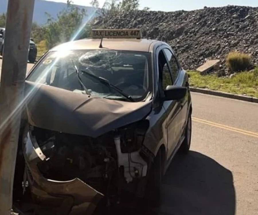 Accidente en Valle Chico: chocó con un poste!