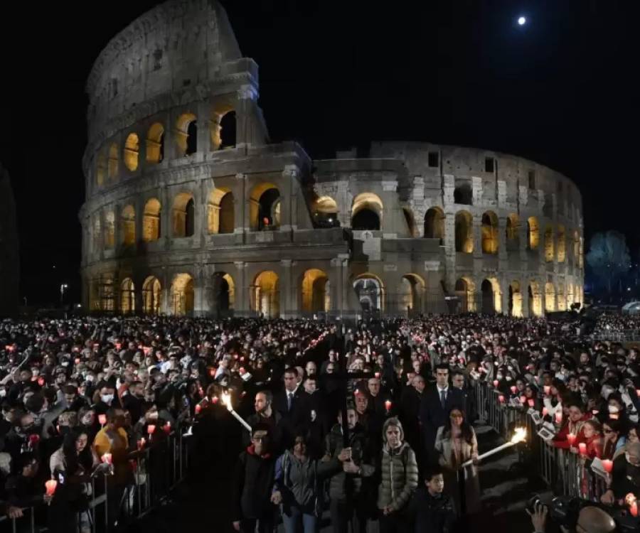 Vía Crucis en Roma con fuerte mensaje social