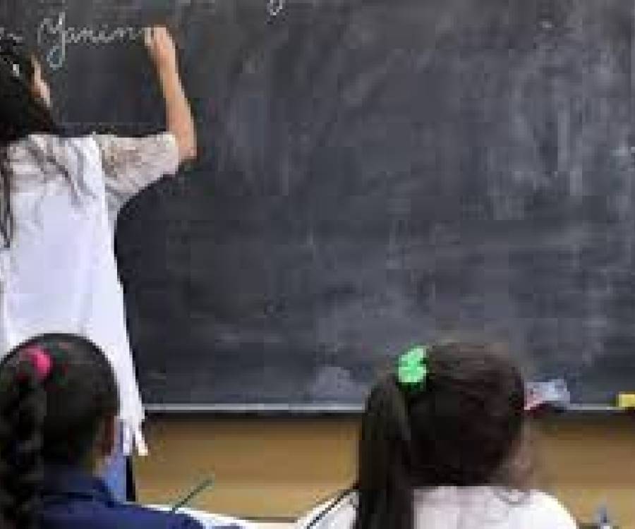 La Provincia propuso elevar a $700.000 el salario mínimo docente desde julio