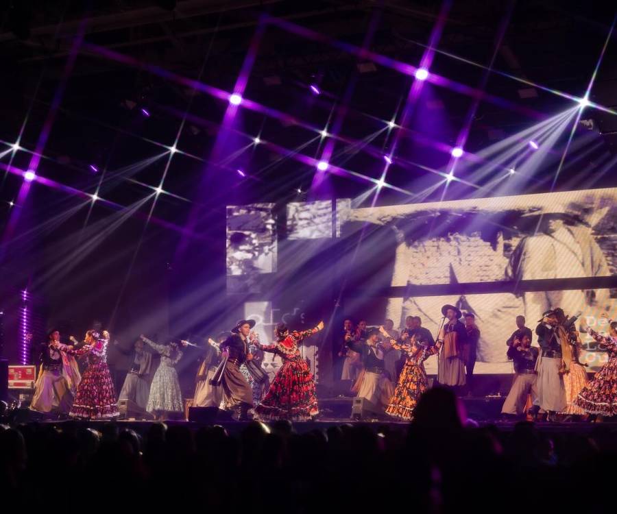 El talento local dijo presente en la Fiesta del Poncho