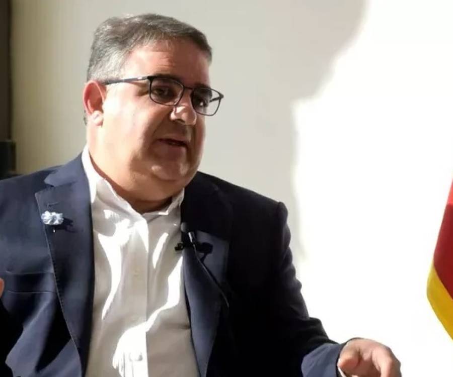 Becas provinciales subirán a $400.000 y contratados tendrán un aumento del 15%