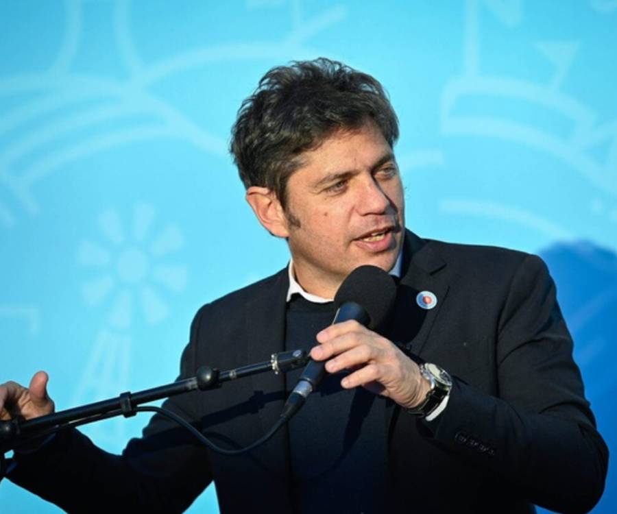 Kicillof cruzó a Milei y Adorni por la fake news en su contra: «Les vamos a contestar en las urnas»