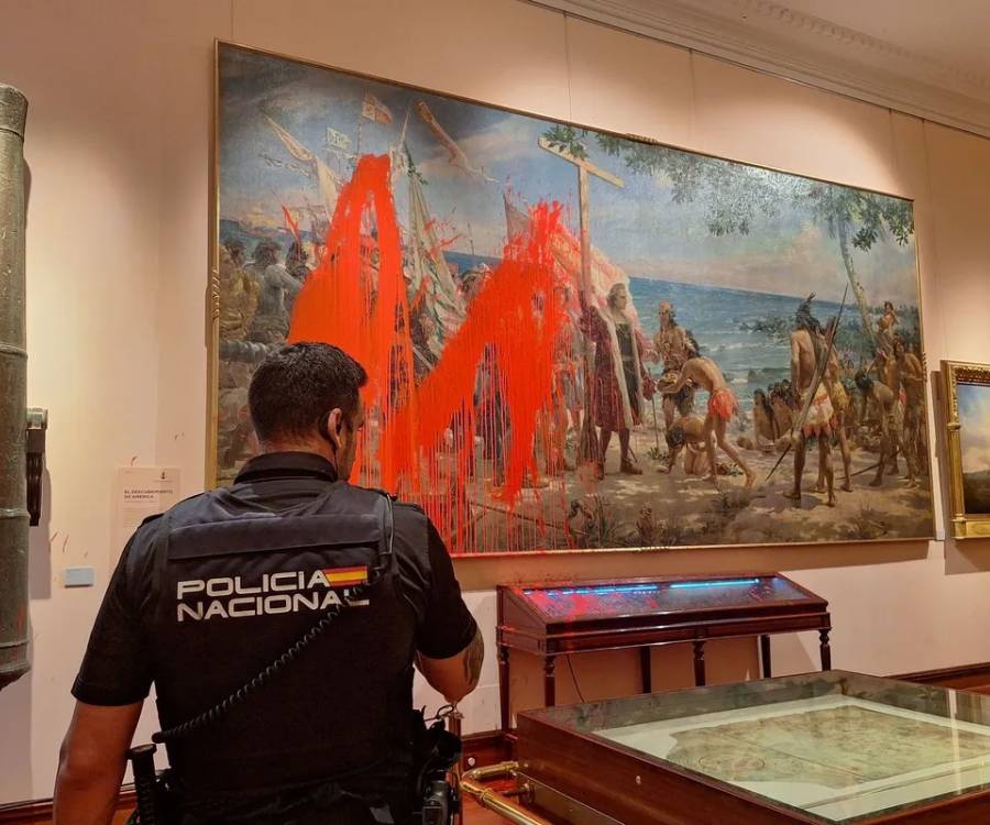 Tiraron pintura a un cuadro de Colón en el Museo Naval de Madrid y fueron detenidas