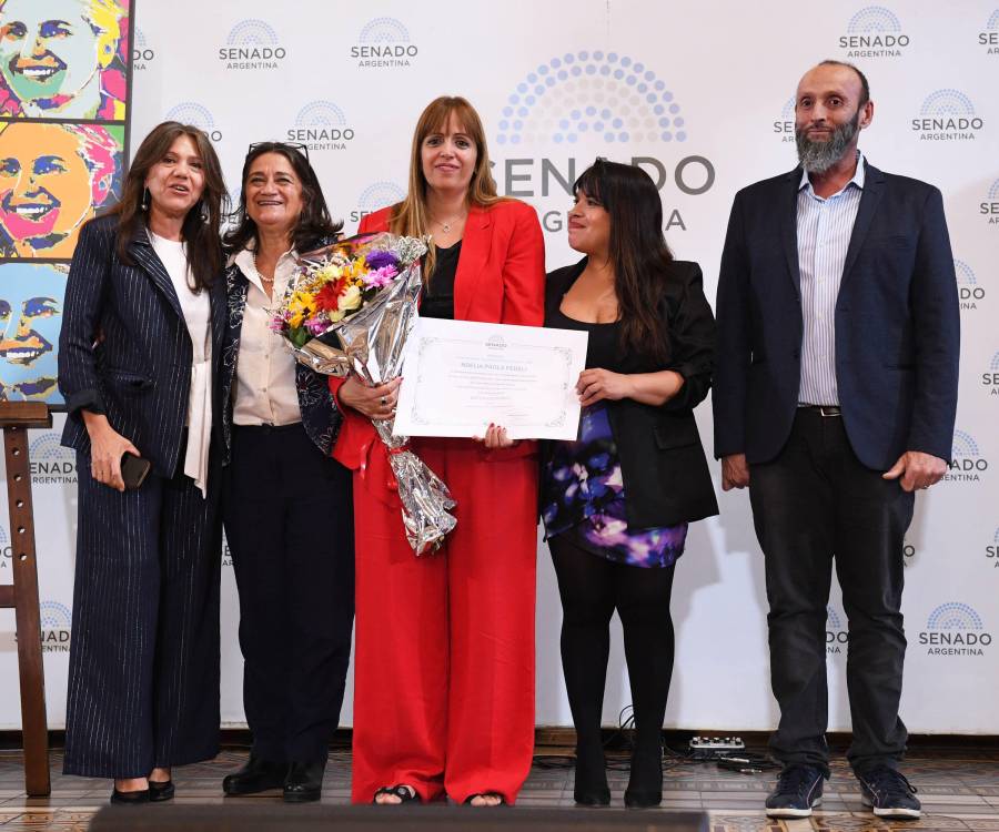 Paola Fedeli recibió la distinción “Evita Compañera” en el Senado de la Nación