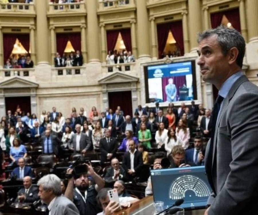 El Gobierno convoca a jefes de bloques dialoguistas para avanzar con las reformas