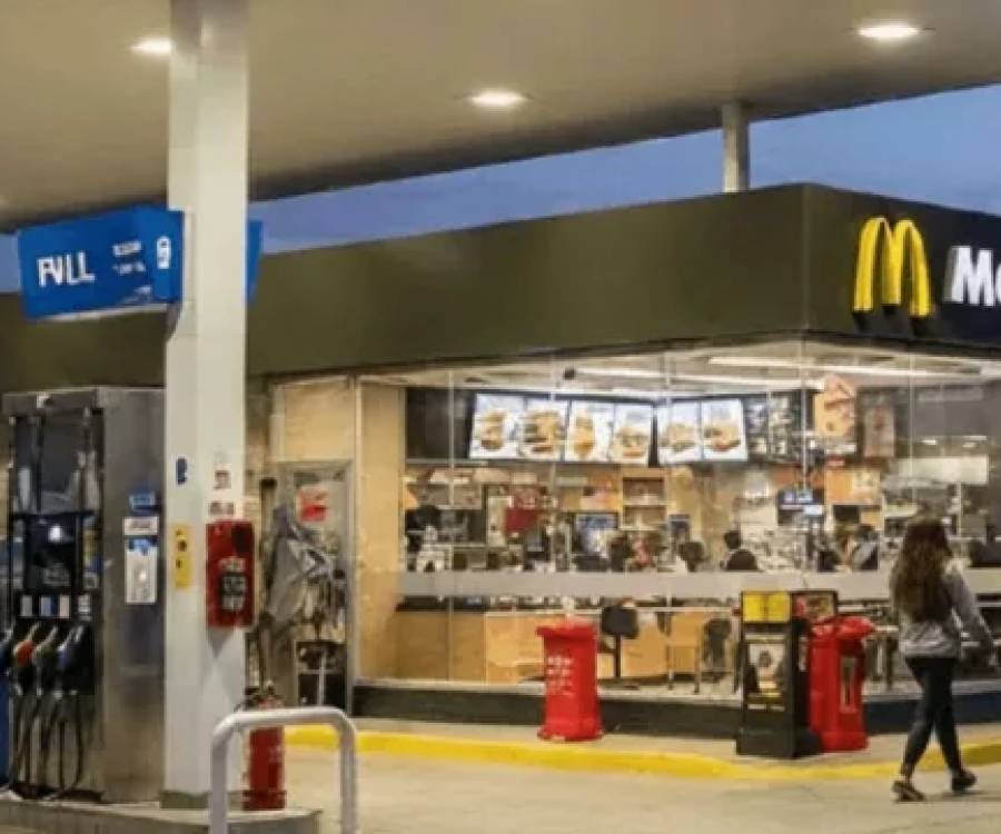 YPF quiere vender hamburguesas de McDonald’s y lanzar su propia tarjeta de credito