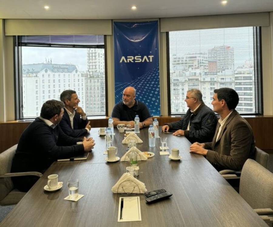 Jalil se reunió con autoridades de ARSAT para avanzar con la extensión de fibra óptica en el interior