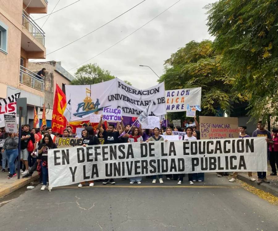 Docentes y no docentes de las universidades rechazaron la propuesta salarial del gobierno y paran en todo el país