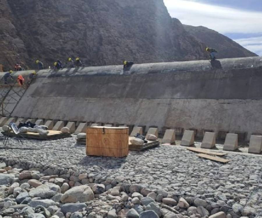 Reinversión de fondos mineros: avanzan obras del azud nivelador y acueducto en Fiambalá