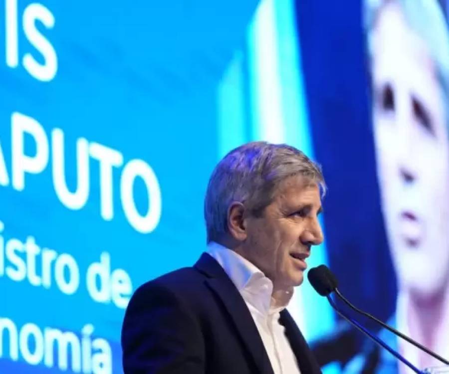 Caputo prometió reducir el 90% de los impuestos que hay en la Argentina