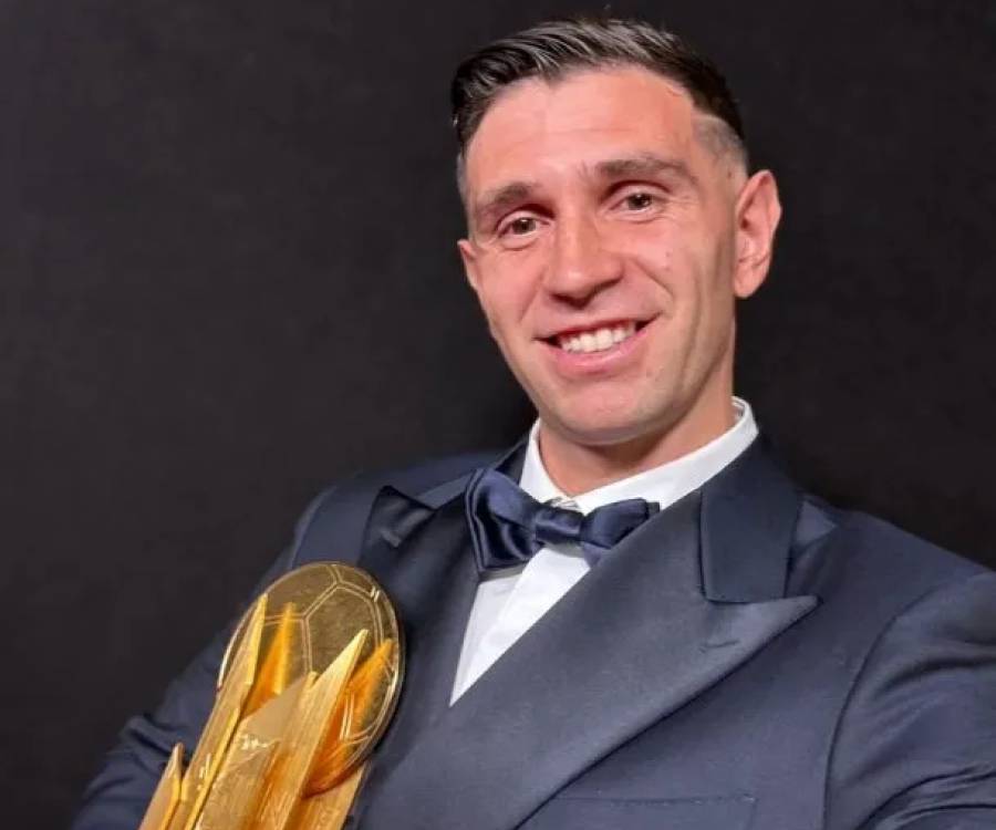 Balón de Oro: Dibu Martínez se llevó el premio al mejor arquero del mundo