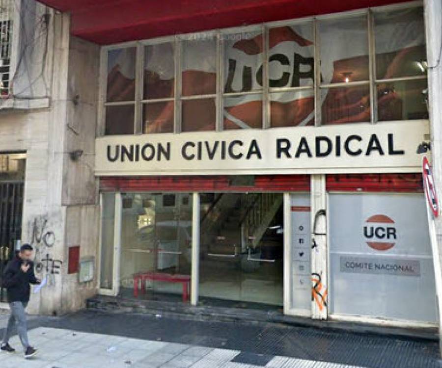 Destrozos en la sede de la UCR: denuncian que cinco personas entraron a la oficina de Lousteau