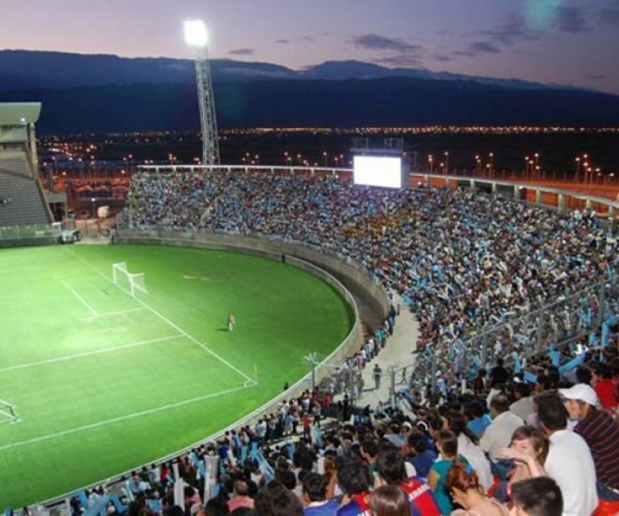 Varios heridos por un cartel que cayó sobre la platea en el Bicentenario