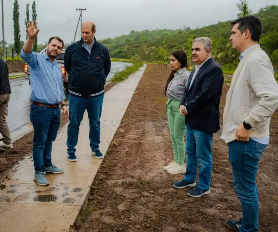 Continúan obras en la Costanera y se trabaja en el terreno de la nueva hostería