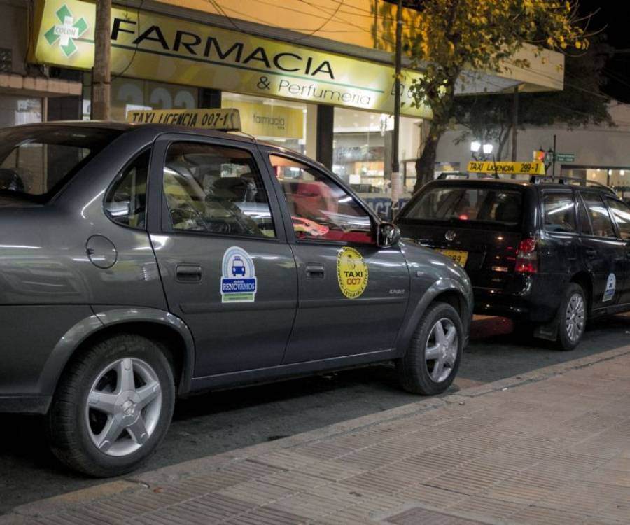 Capital le bajó impuestos a los taxis y remises