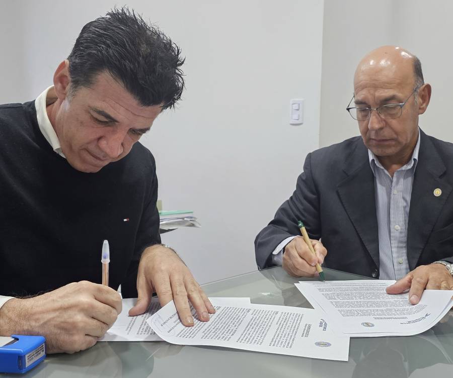 Firma de convenio entre la Facultad de Tecnología y el municipio de la capital