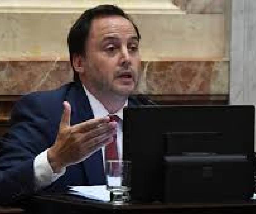 El Gobierno designó a Mera como Defensor del Pueblo
