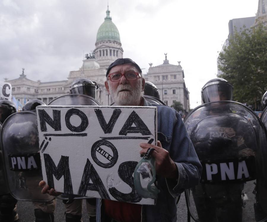 Incidentes y tensión en la marcha de jubilados frente al Congreso: al menos cuatro detenidos