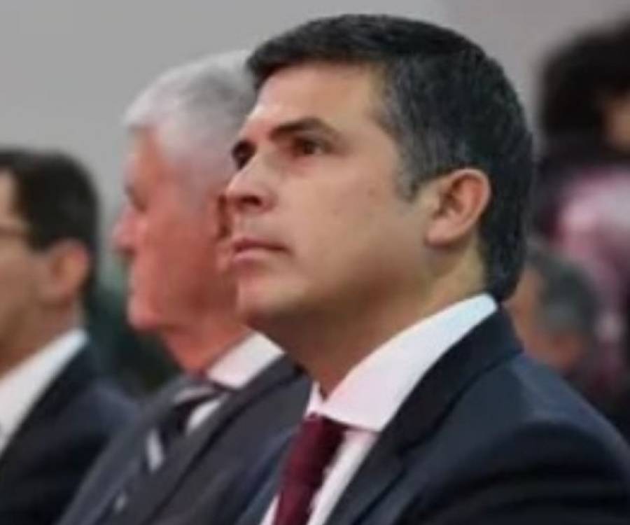 El titular de Educación refutó los planteos de la oposición sobre el cierre de escuelas
