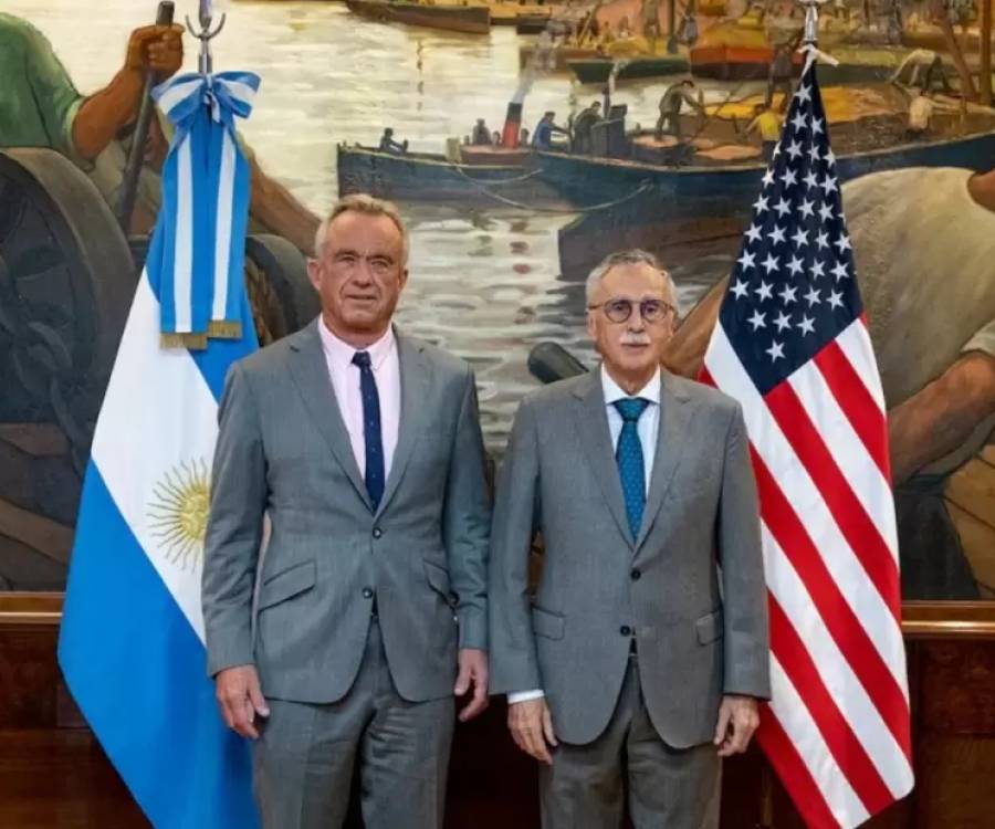 El Gobierno anunció una reforma del sistema sanitario y confirmó la salida de la OMS