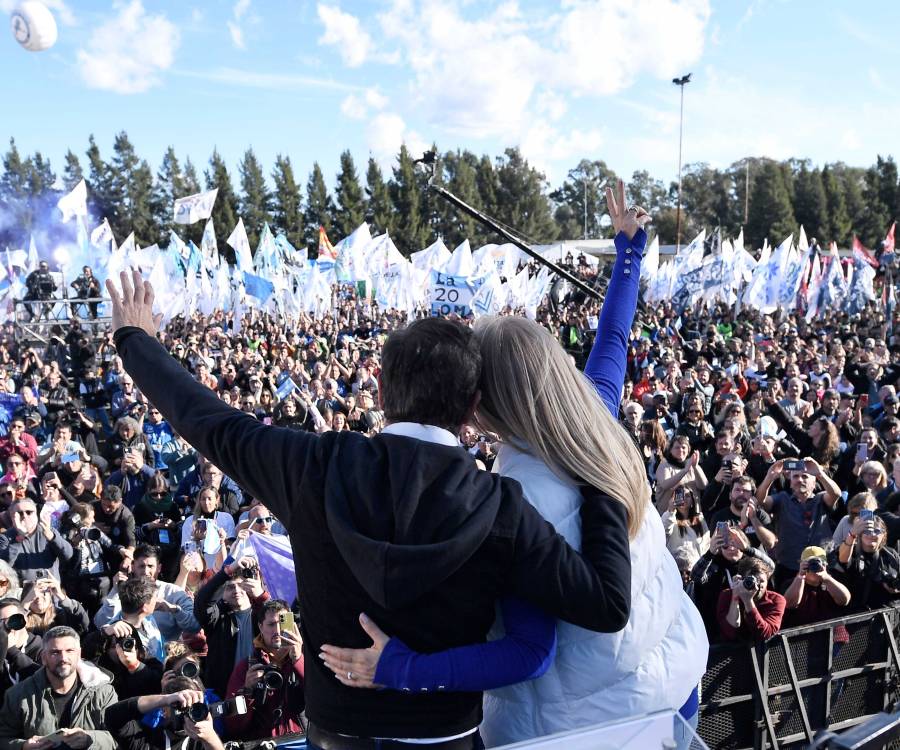 Kicillof: «Lo que está en juego es que la motosierra no entre en la Provincia»