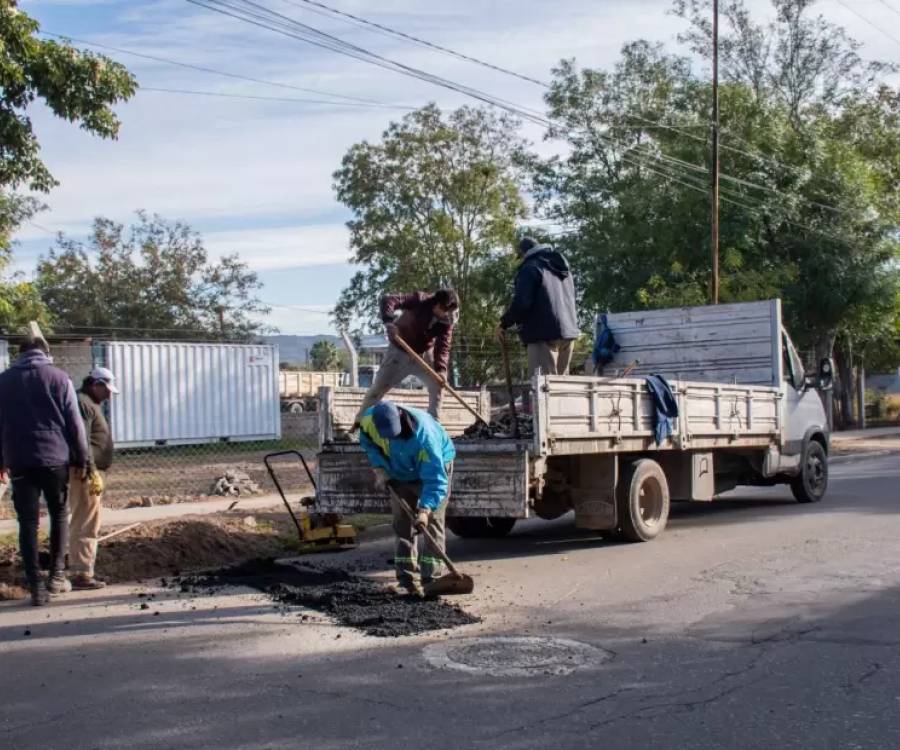 Valle Viejo avanza con el plan de bacheo en distintos sectores del departamento