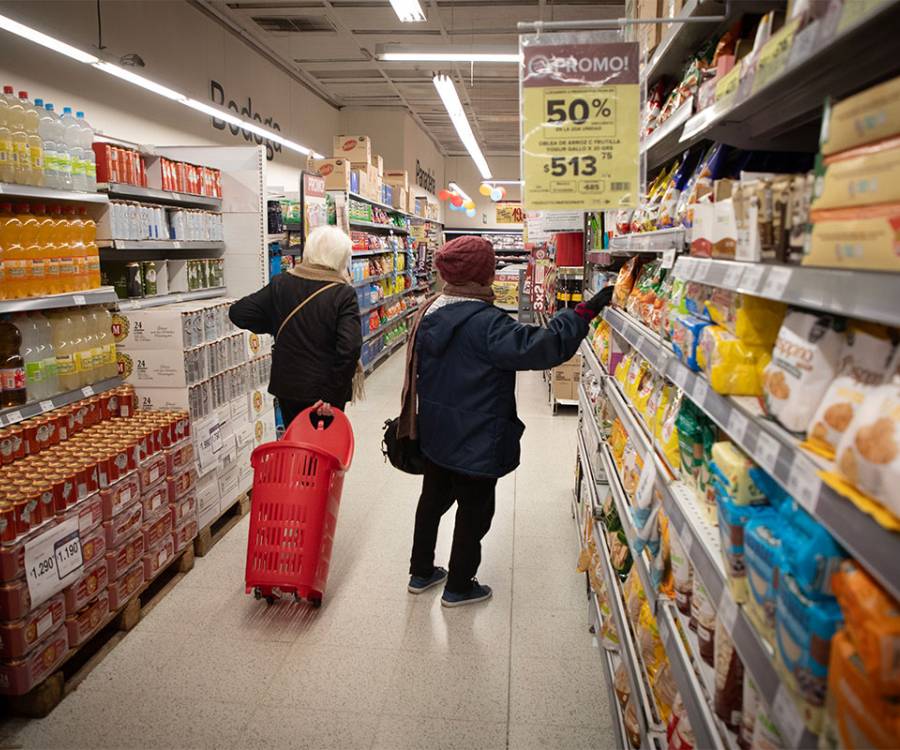 La inflación sigue viva: volvió a subir en junio y compromete la estrategia electoral del gobierno