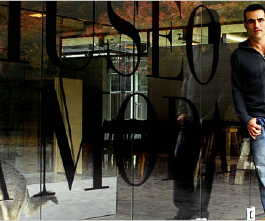 Traicionado por su familia, creó el Museo de la Moda más grande del mundo y trajo la Ferrari de Maradona a Buenos Aires