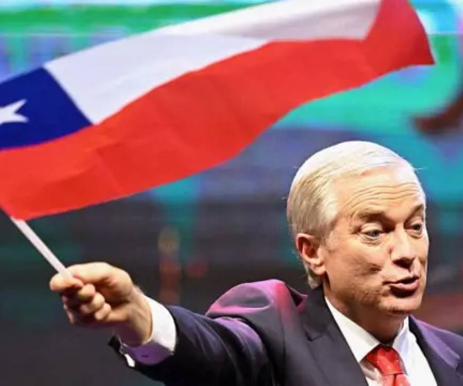 José Antonio Kast es el nuevo presidente electo de Chile tras una aplastante victoria sobre Jeannette Jara en el balotaje