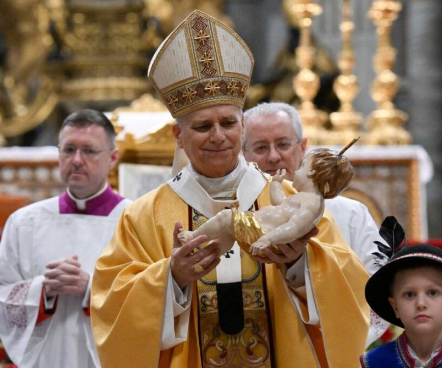 En su primera Navidad como pontífice, León XIV pidió escuchar el llanto del mundo y construir la paz