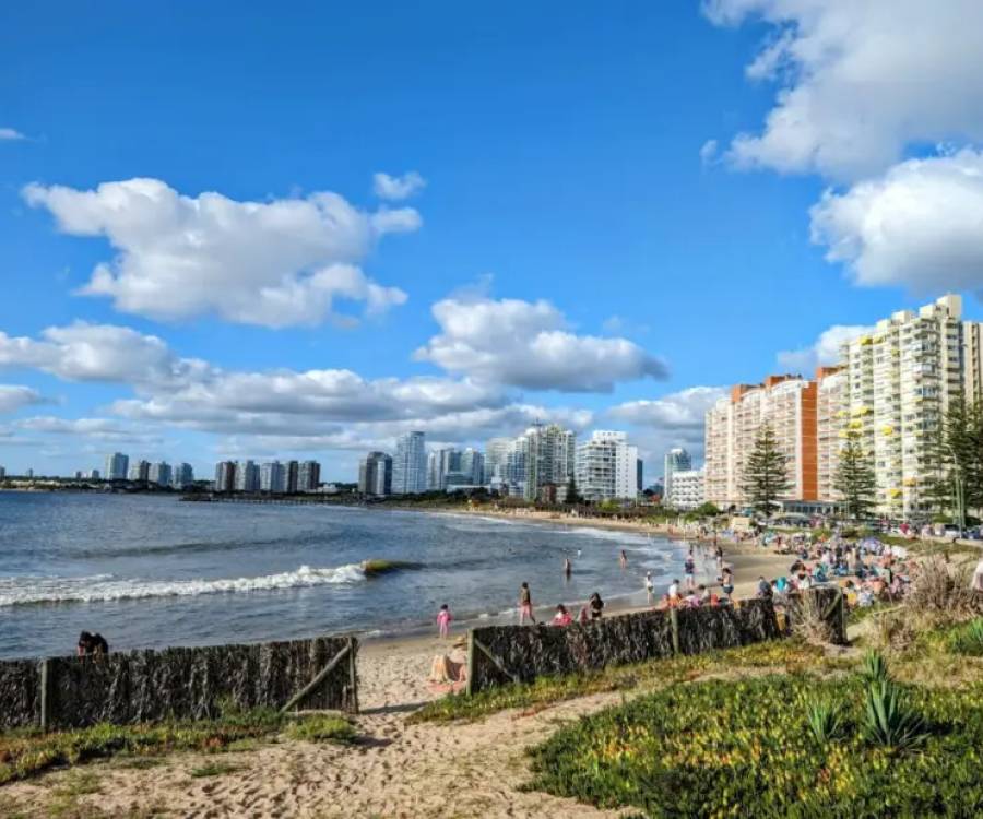 Punta del Este 2026: beneficios fiscales y movilidad premium para turistas argentinos