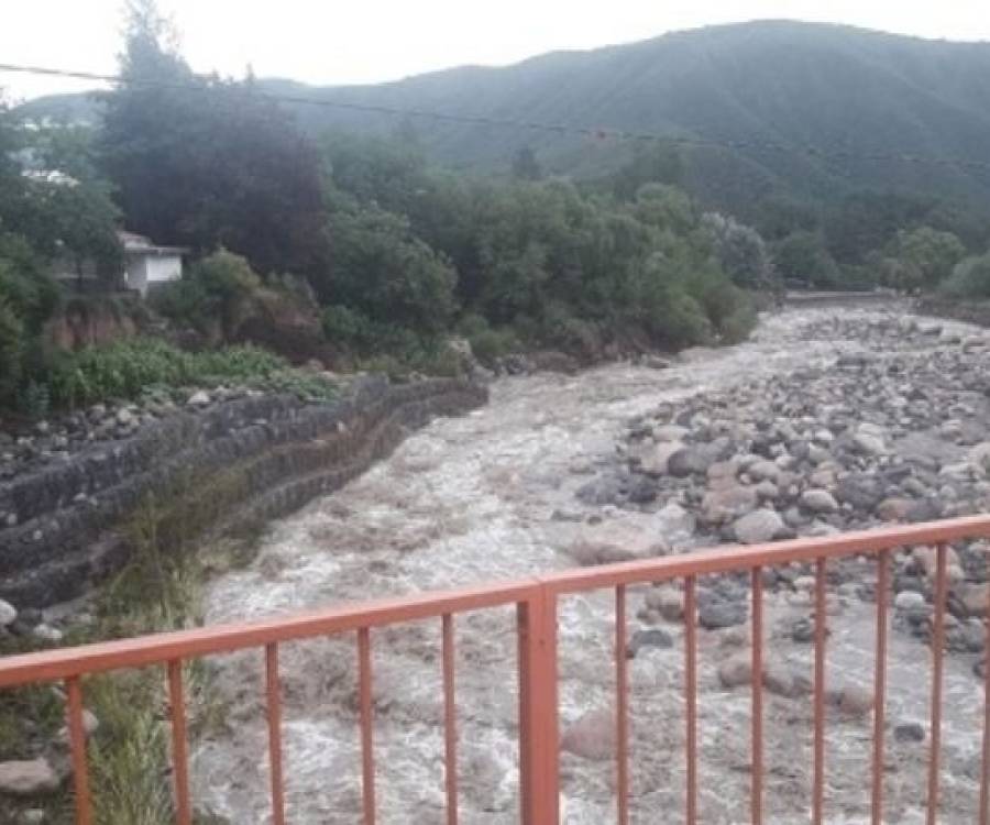 Crecida del río Ambato en El Rodeo
