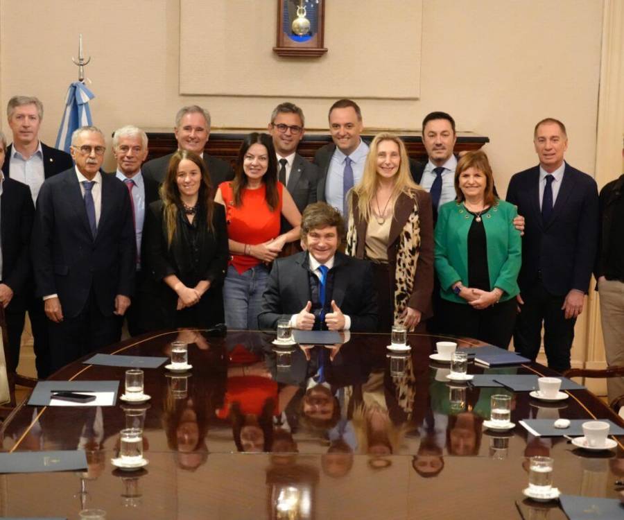 Actualización salarial: Milei evalúa aumentos para ministros y secretarios